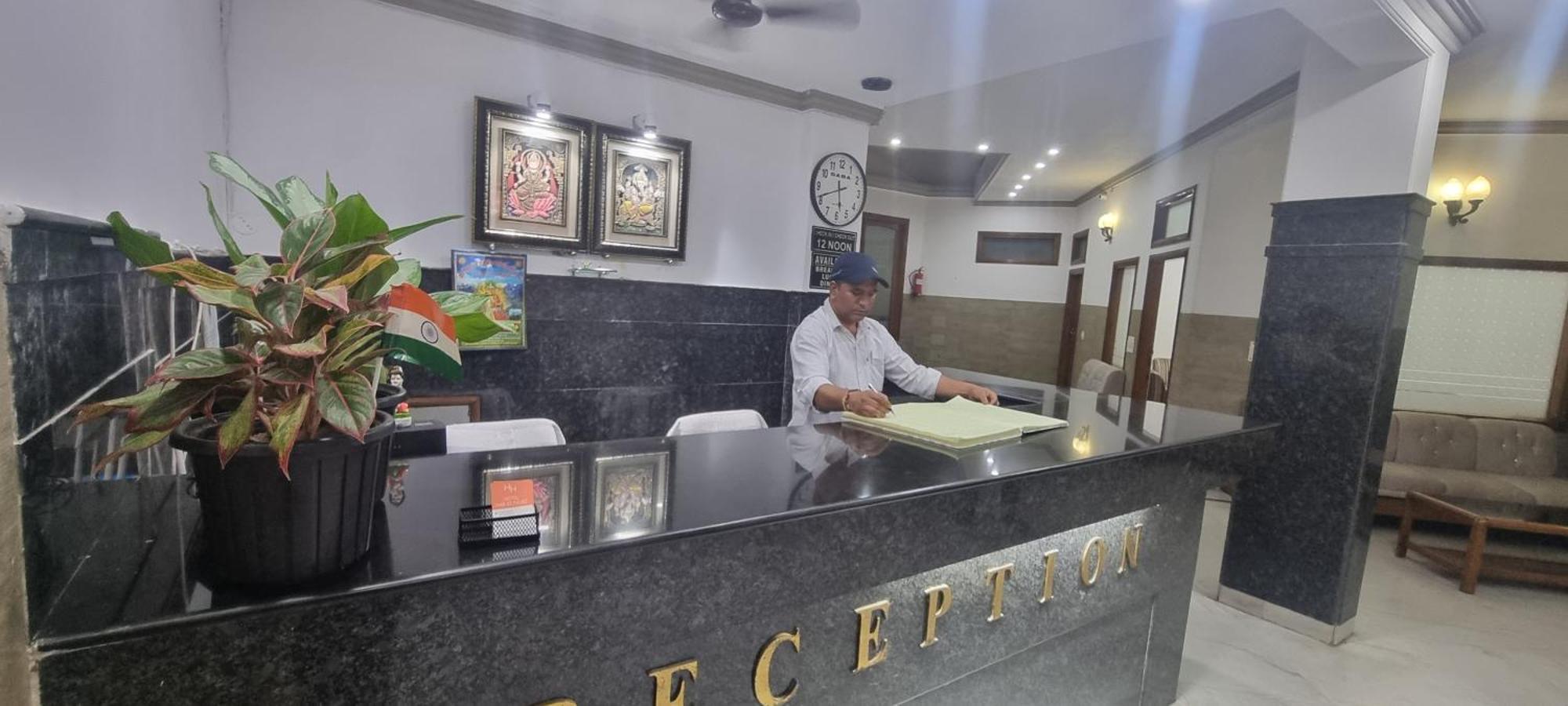 Hotel Har Ki Pauri By Around Stays Haridwār Exterior foto